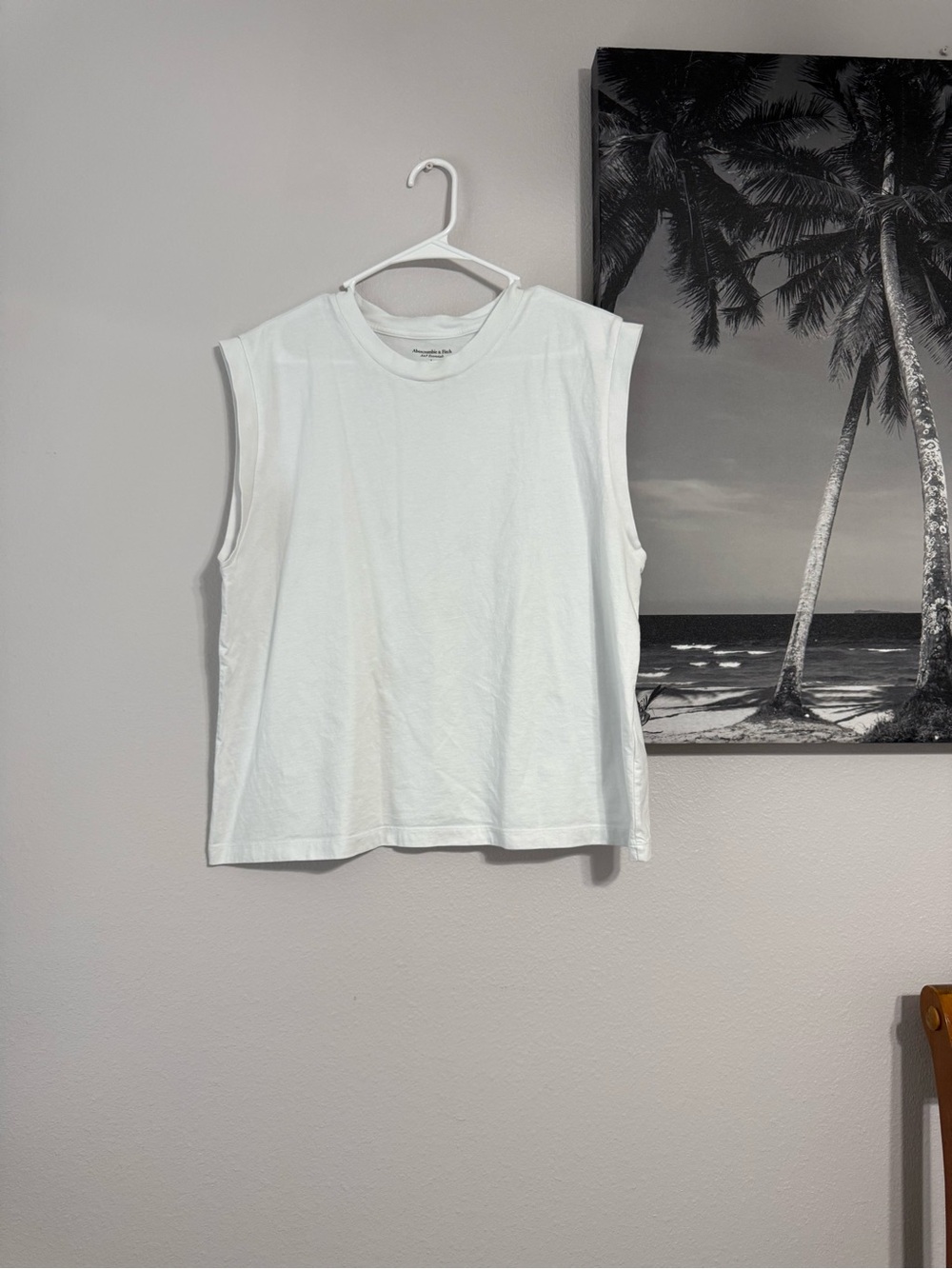 Abercrombie & Fitch White Muscle Tee - Picture 2 of 7